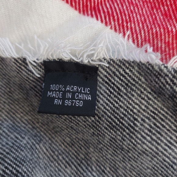 Square Plaid scarf/shawl - Picture 3 of 4